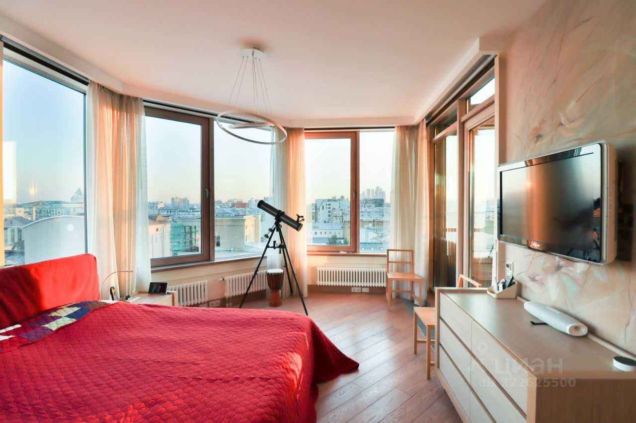 3-комнатная квартира, 211 м² — фотография 2