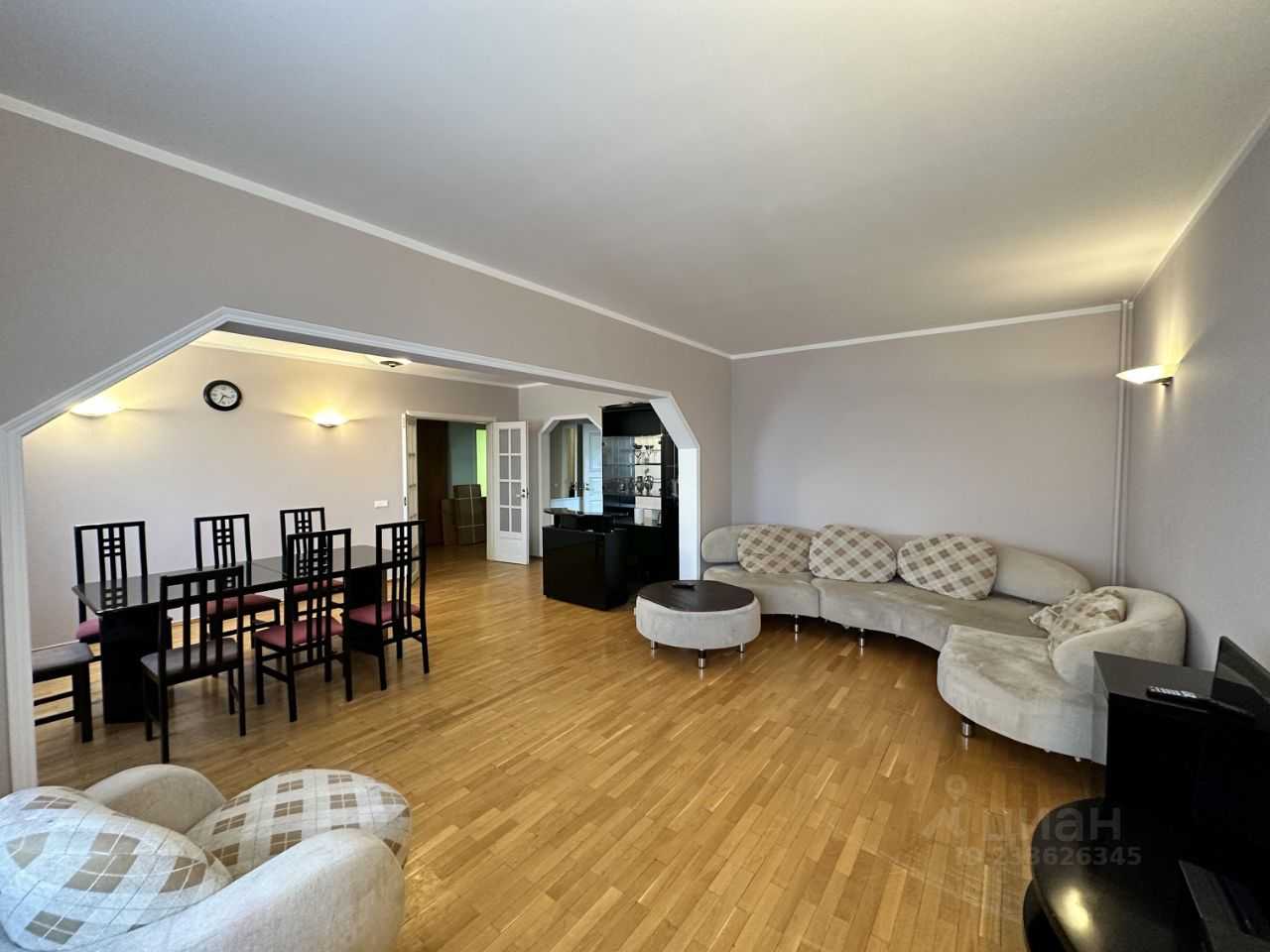 4-комнатная квартира, 140 м²