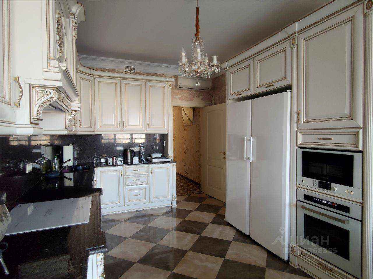 5-комнатная квартира, 200 м²