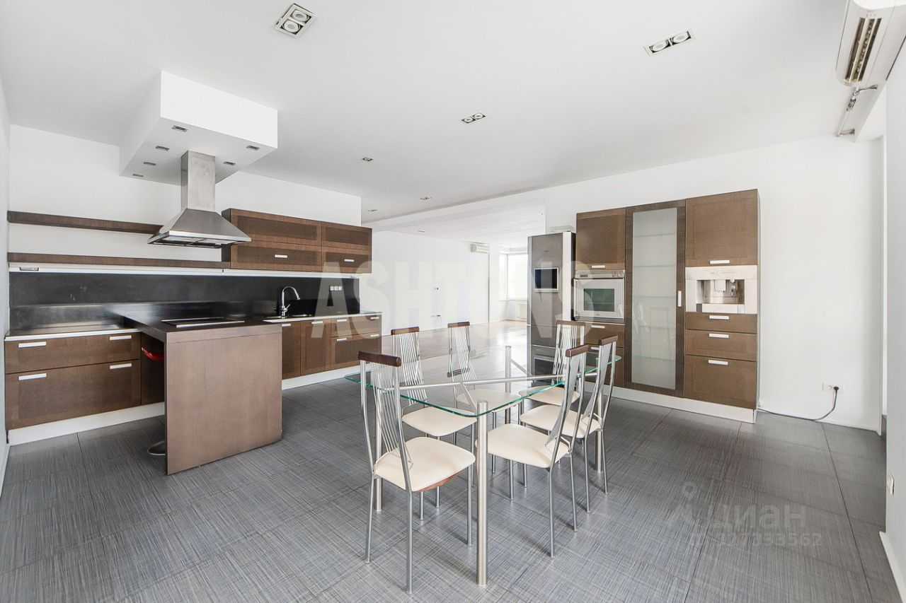 4-комнатная квартира, 195 м² — фотография 3