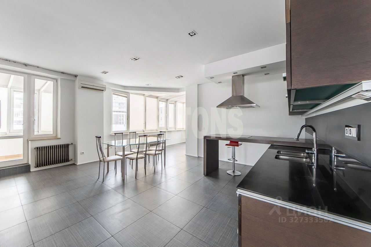 4-комнатная квартира, 195 м² — фотография 2