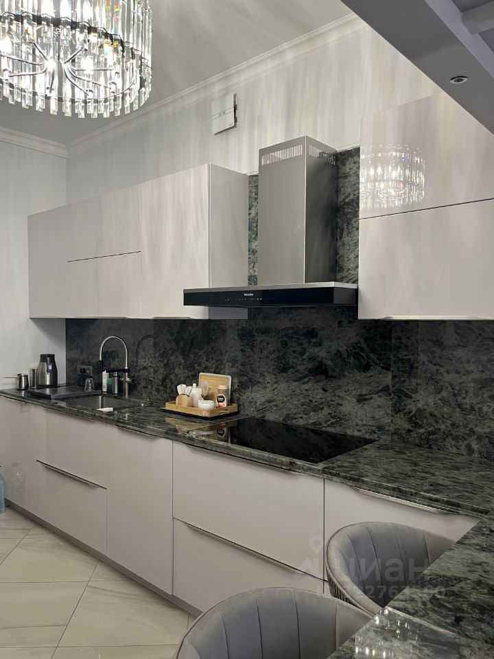 4-комнатная квартира, 140 м² — фотография 2