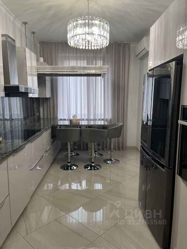 4-комнатная квартира, 140 м²