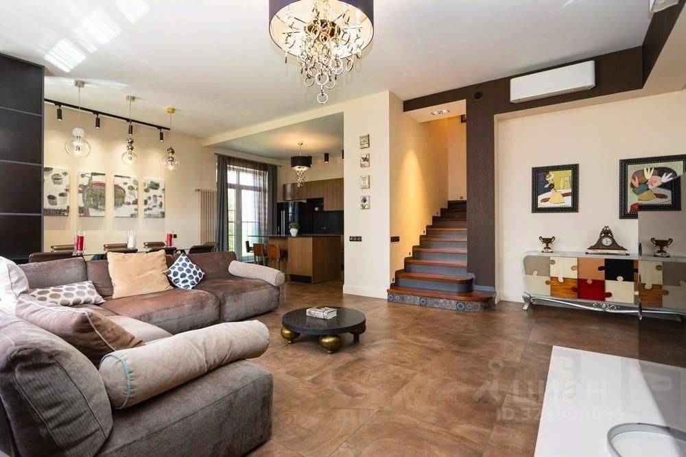 5-комнатная квартира, 200 м²