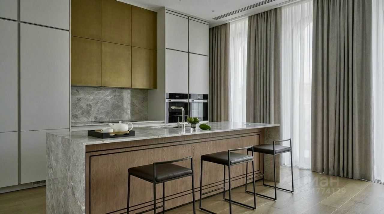 4-комнатная квартира, 220 м²