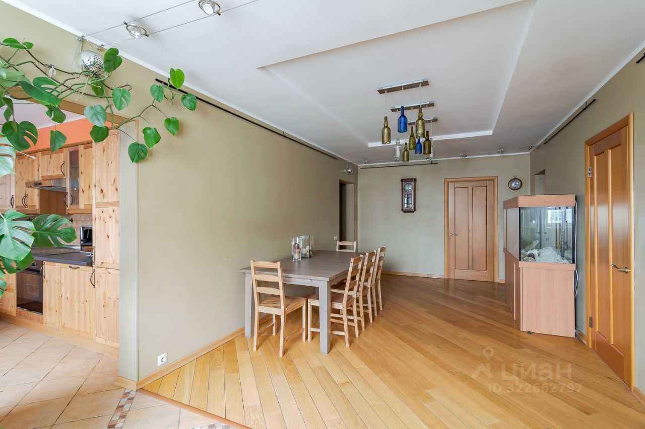 4-комнатная квартира, 111 м² — фотография 2