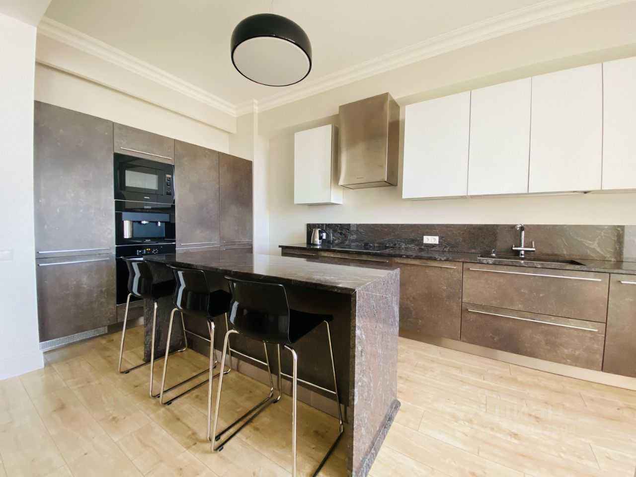 3-комнатная квартира, 140 м²