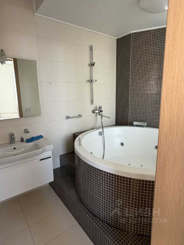 4-комнатная квартира, 130 м² — фотография 3