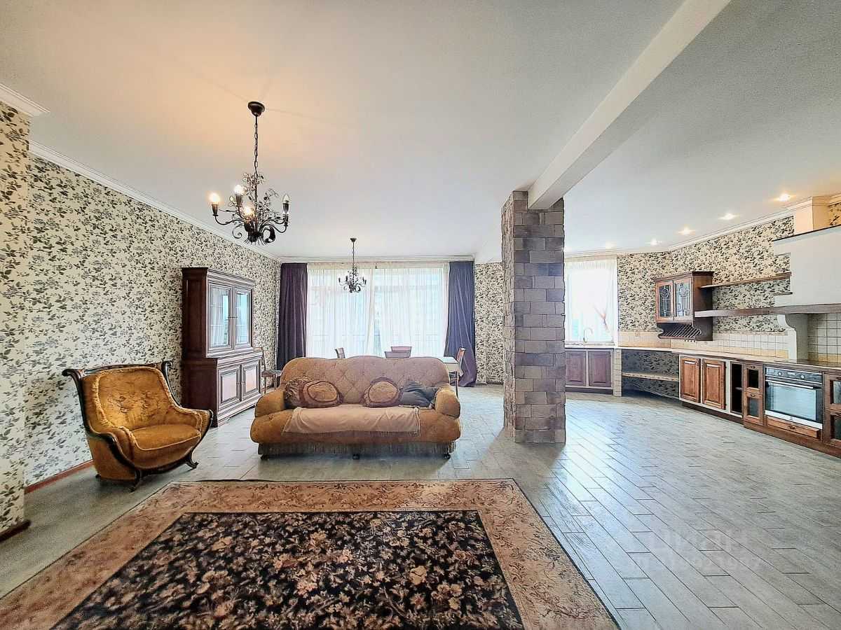 5-комнатная квартира, 200 м²