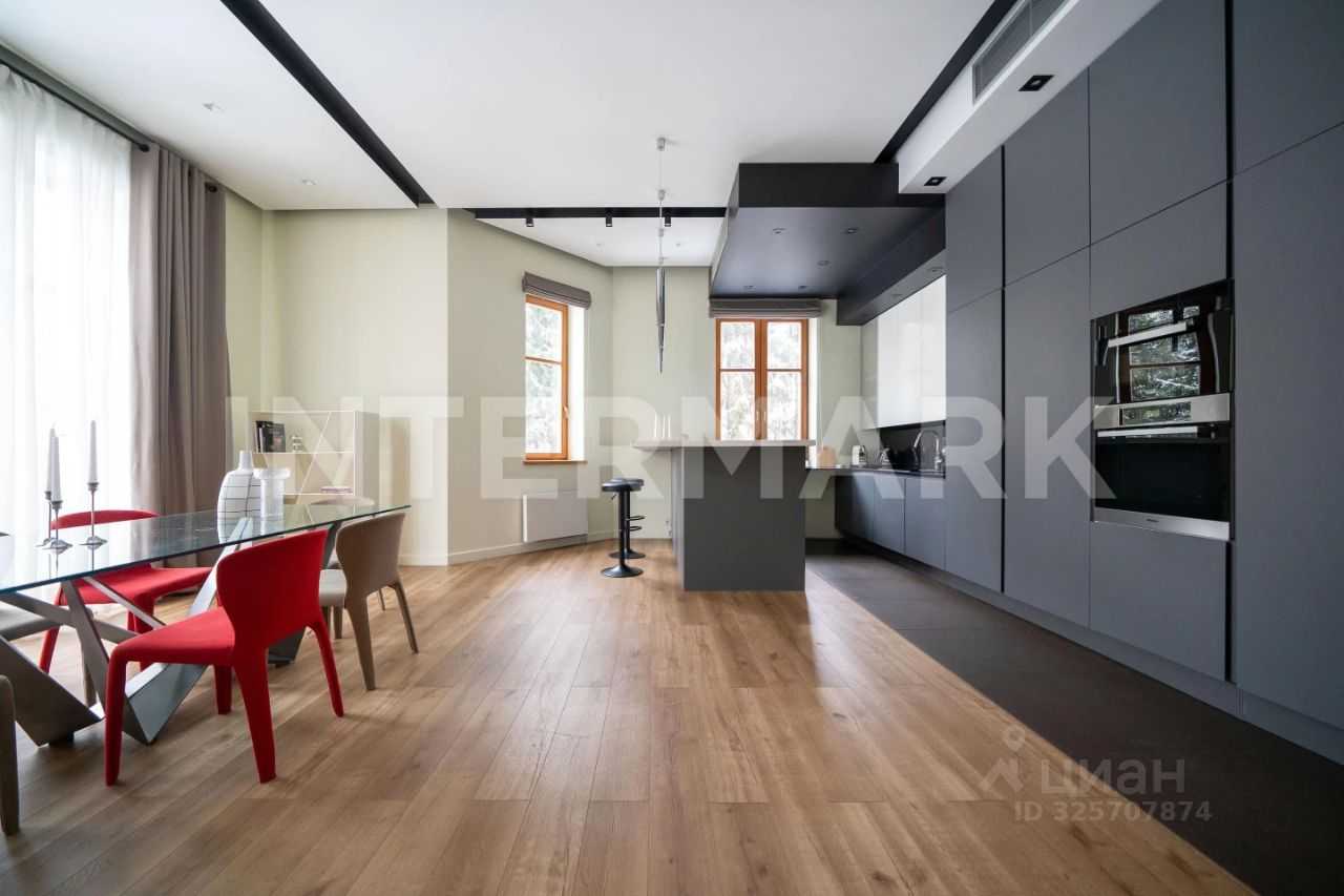 4-комнатная квартира, 180 м² — фотография 3