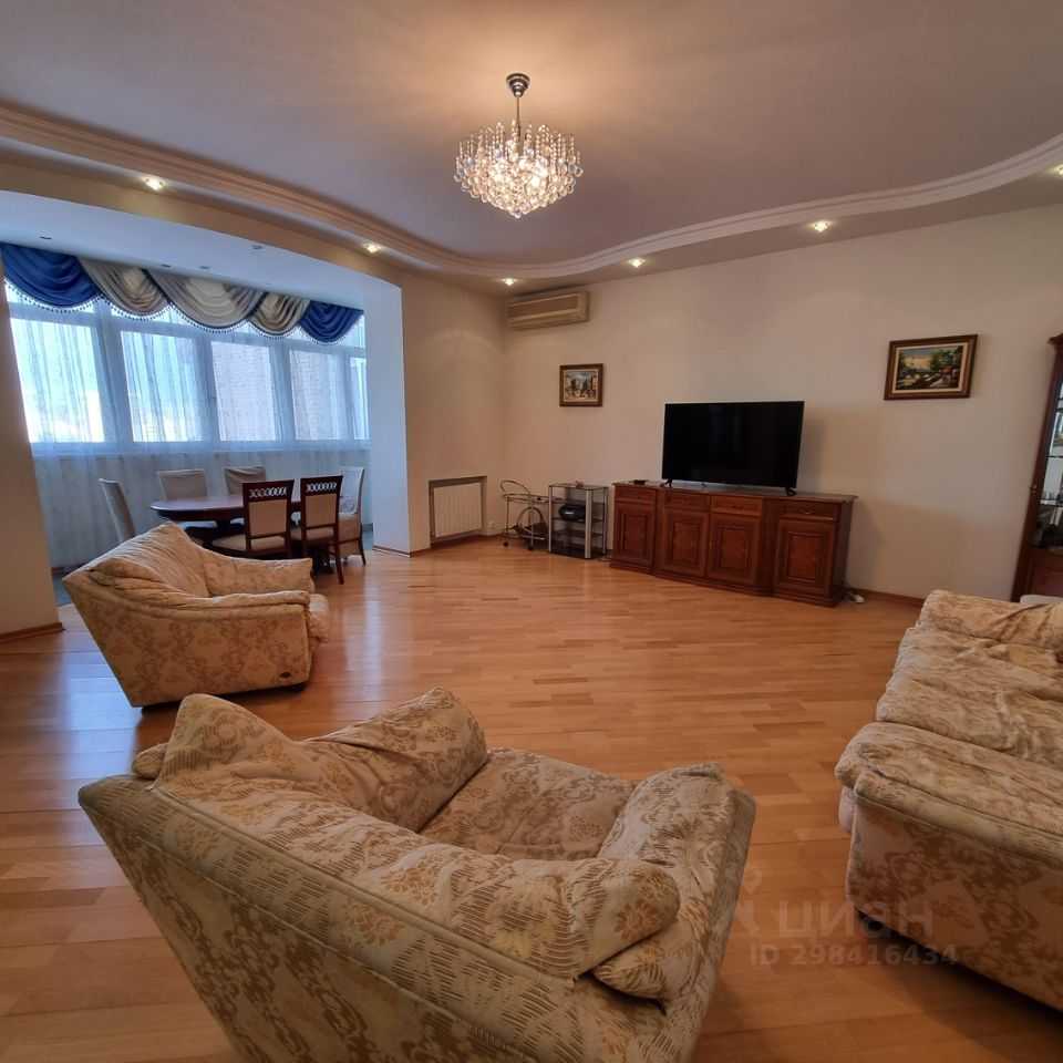 4-комнатная квартира, 140 м²