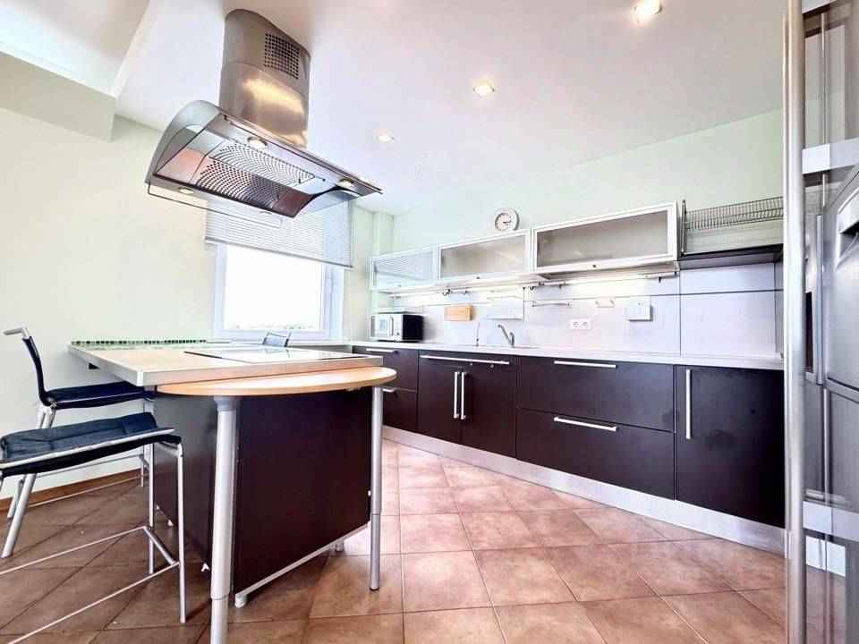 4-комнатная квартира, 140 м² — фотография 2