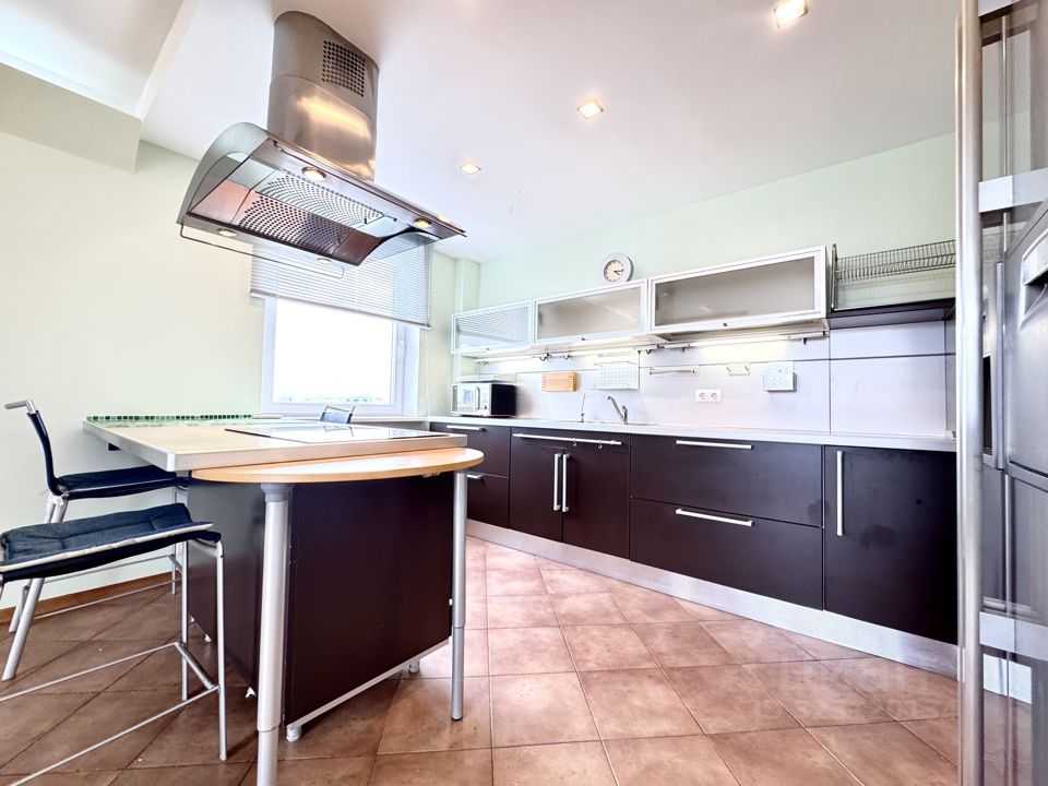 4-комнатная квартира, 140 м² — фотография 2