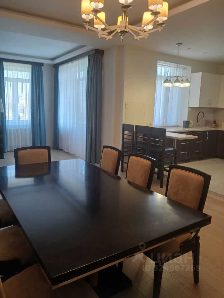 4-комнатная квартира, 135 м²