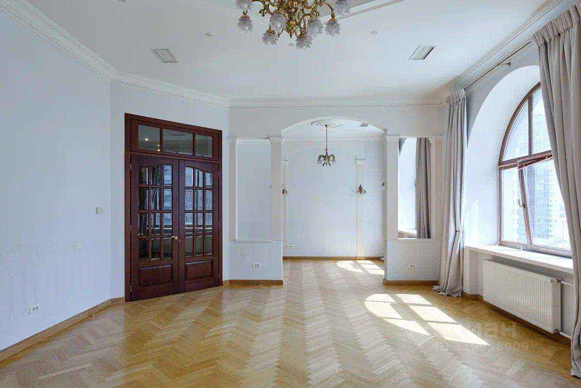 4-комнатная квартира, 180 м² — фотография 3