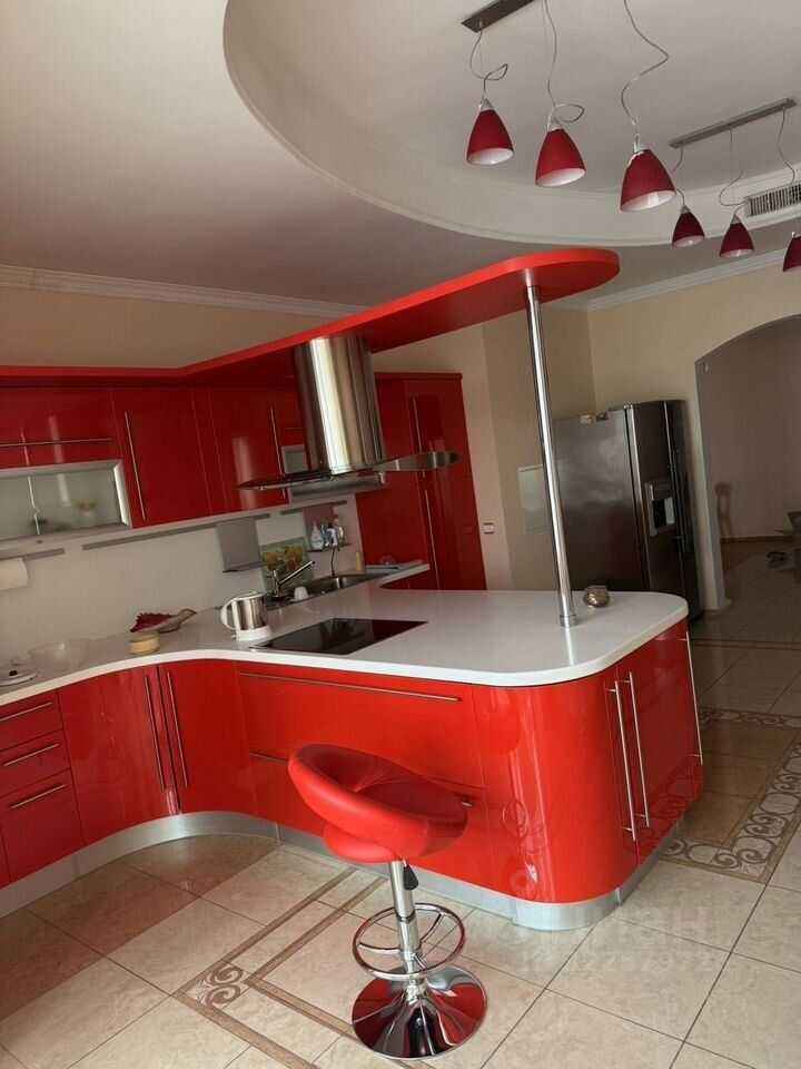 4-комнатная квартира, 220 м²