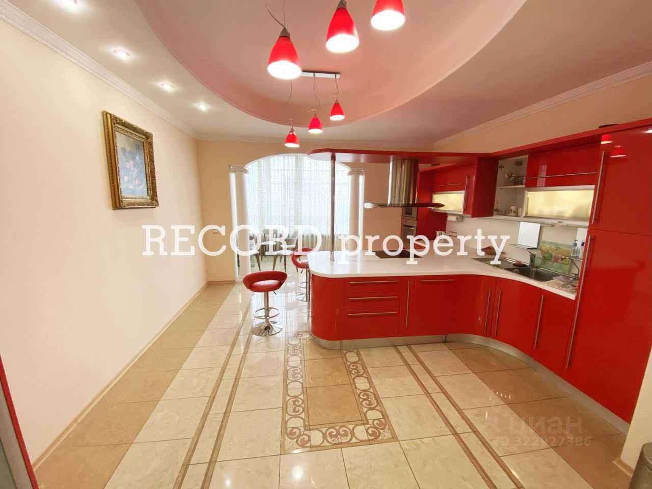 4-комнатная квартира, 220 м²