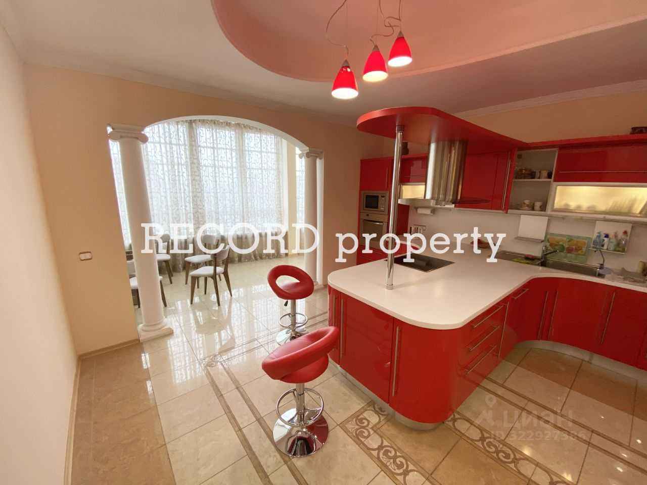 4-комнатная квартира, 220 м² — фотография 2
