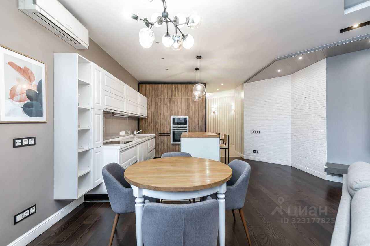 4-комнатная квартира, 135 м² — фотография 2