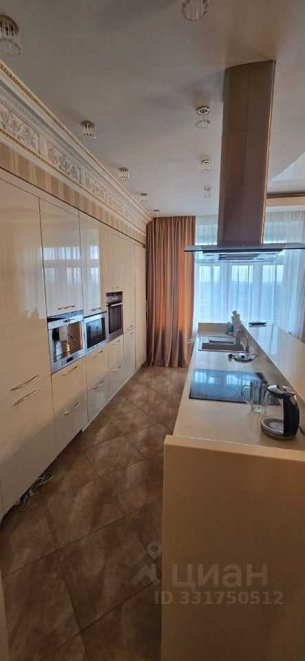 4-комнатная квартира, 204 м² — фотография 3