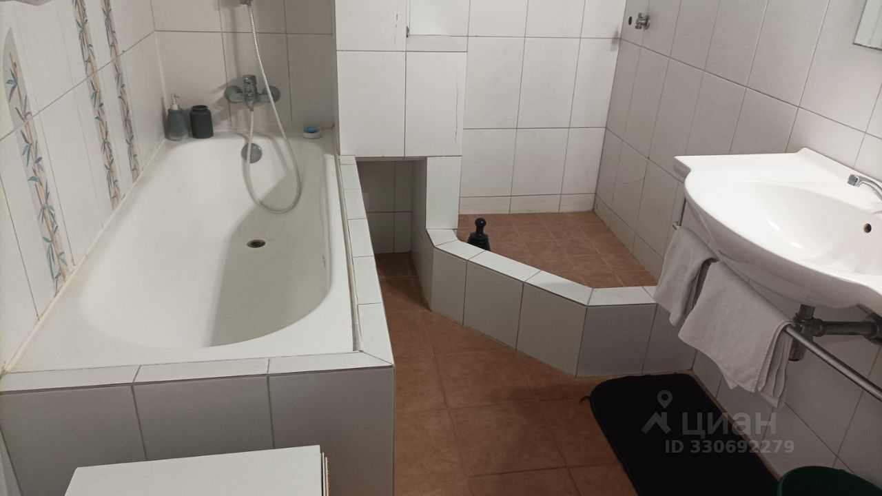 2-комнатная квартира, 70 м² — фотография 3