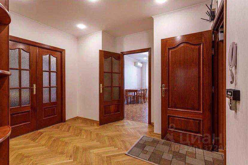 4-комнатная квартира, 130 м² — фотография 3