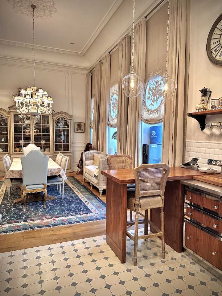 5-комнатная квартира, 270 м²