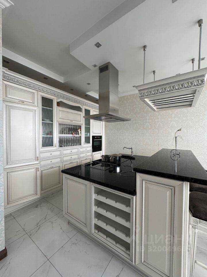 4-комнатная квартира, 136 м² — фотография 3