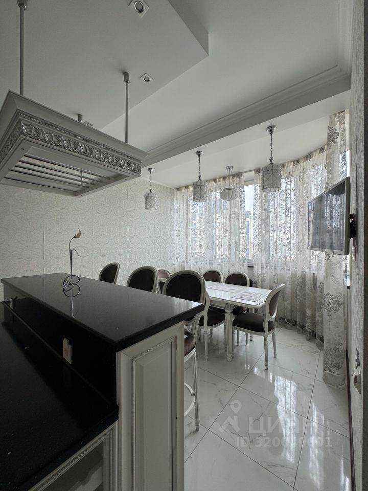 4-комнатная квартира, 136 м² — фотография 2