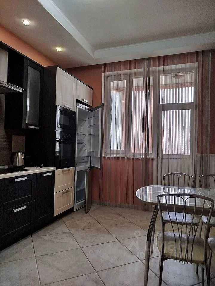 2-комнатная квартира, 82 м² — фотография 3