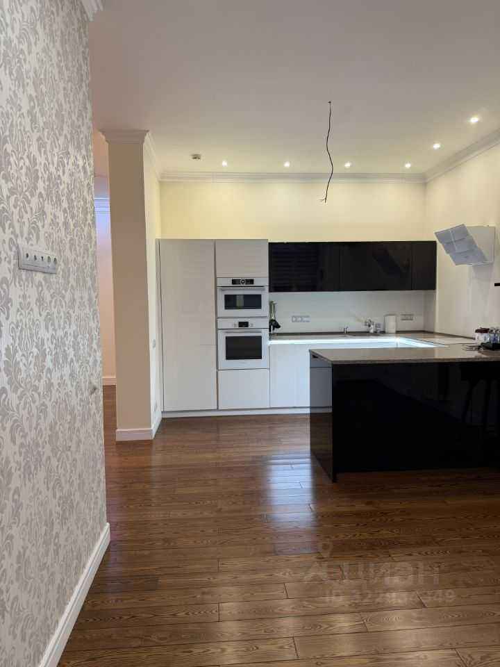 4-комнатная квартира, 140 м²