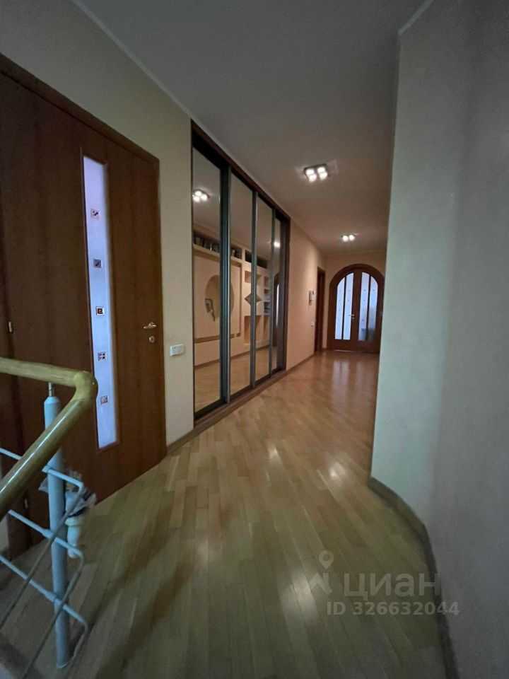 4-комнатная квартира, 135 м² — фотография 2
