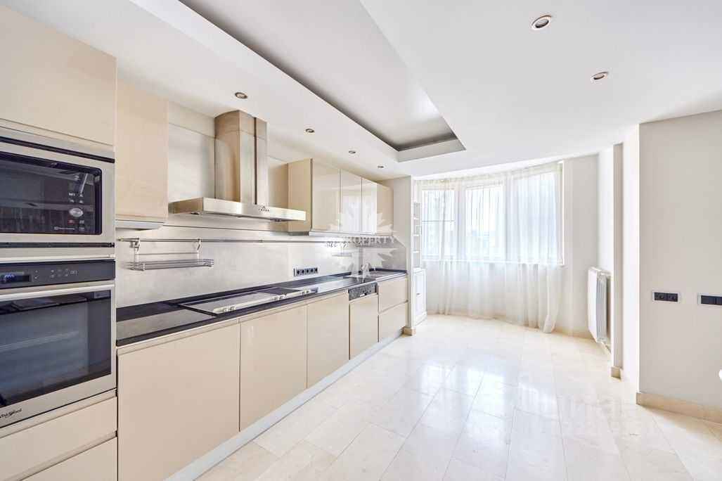5-комнатная квартира, 233 м²