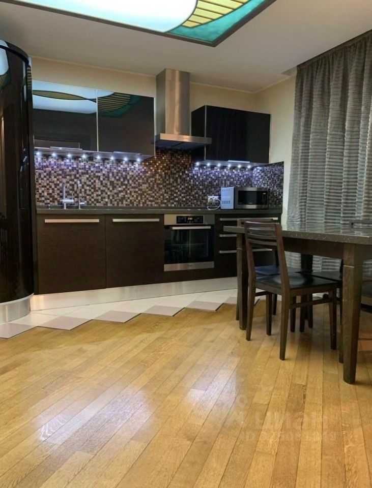 4-комнатная квартира, 165 м²