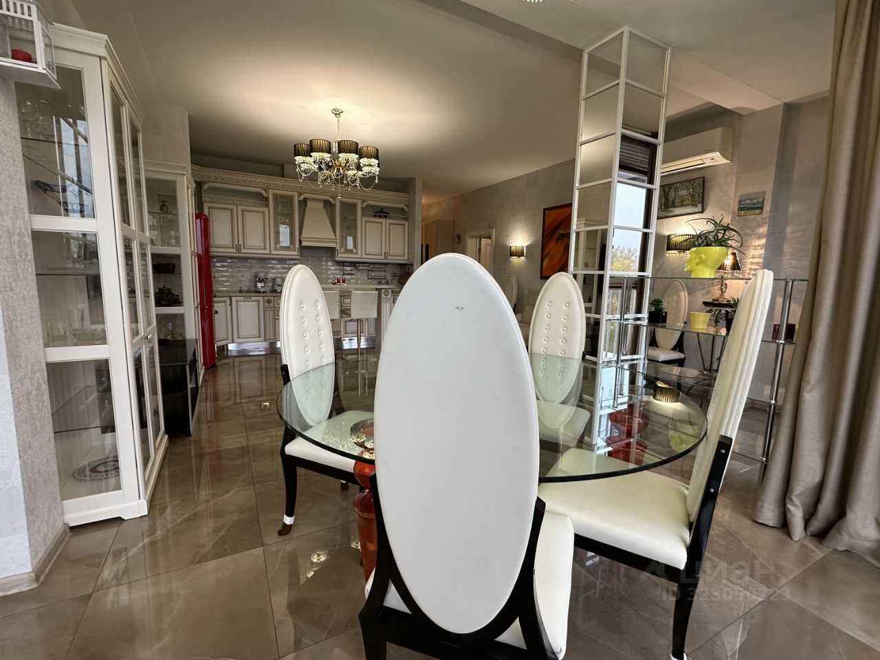 2-комнатная квартира, 110 м² — фотография 3
