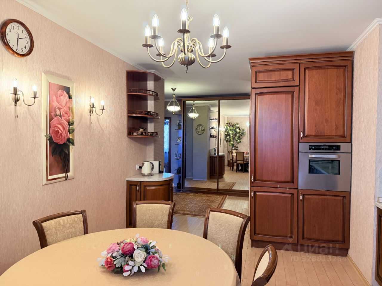 2-комнатная квартира, 77 м² — фотография 2