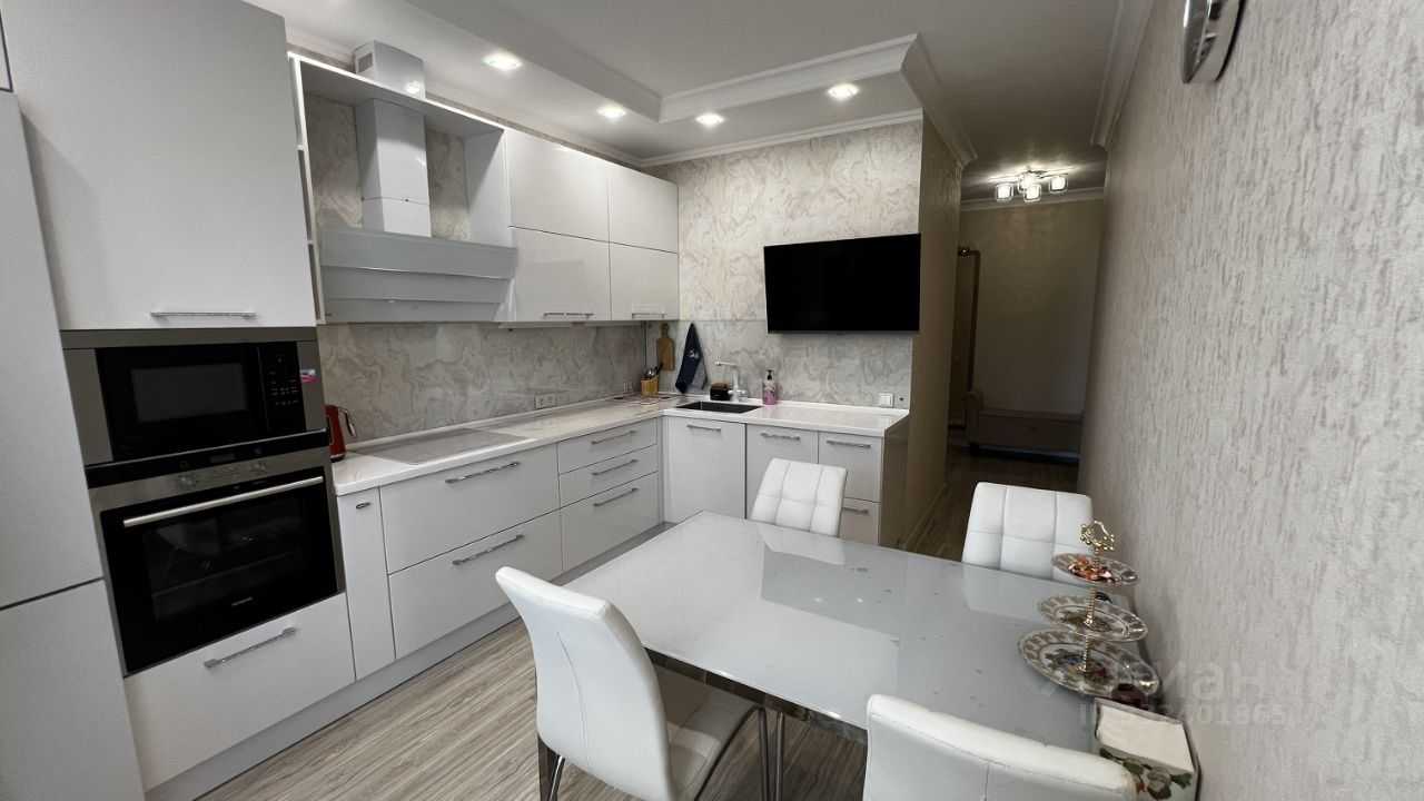 2-комнатная квартира, 67,7 м² — фотография 2
